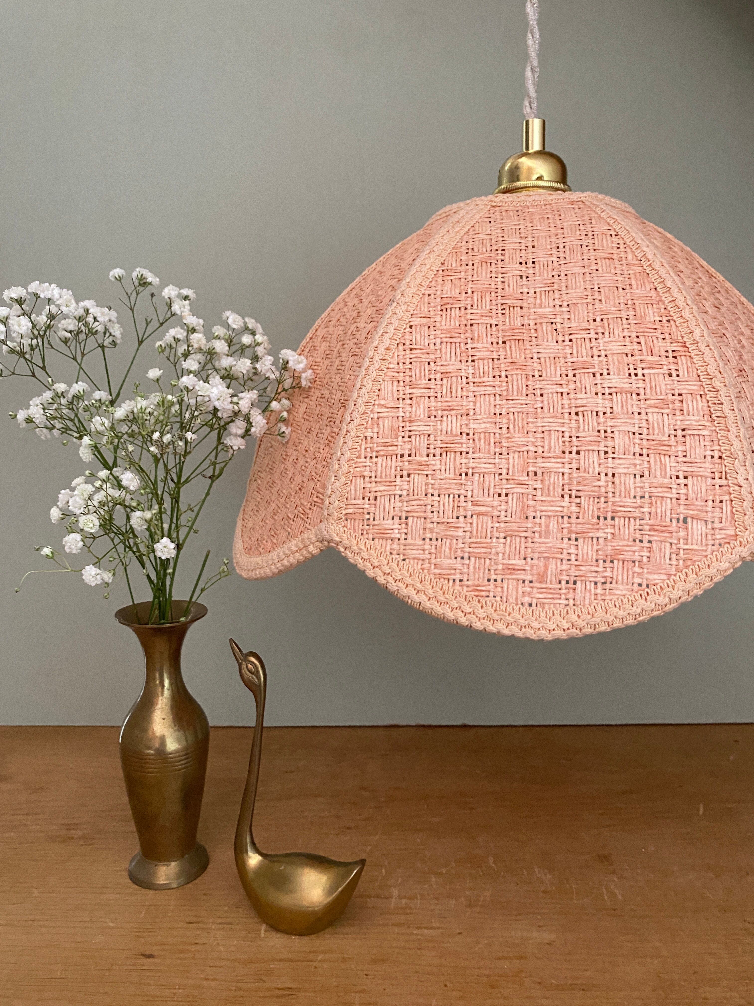 Suspension abat-jour vintage en matière naturelle rose