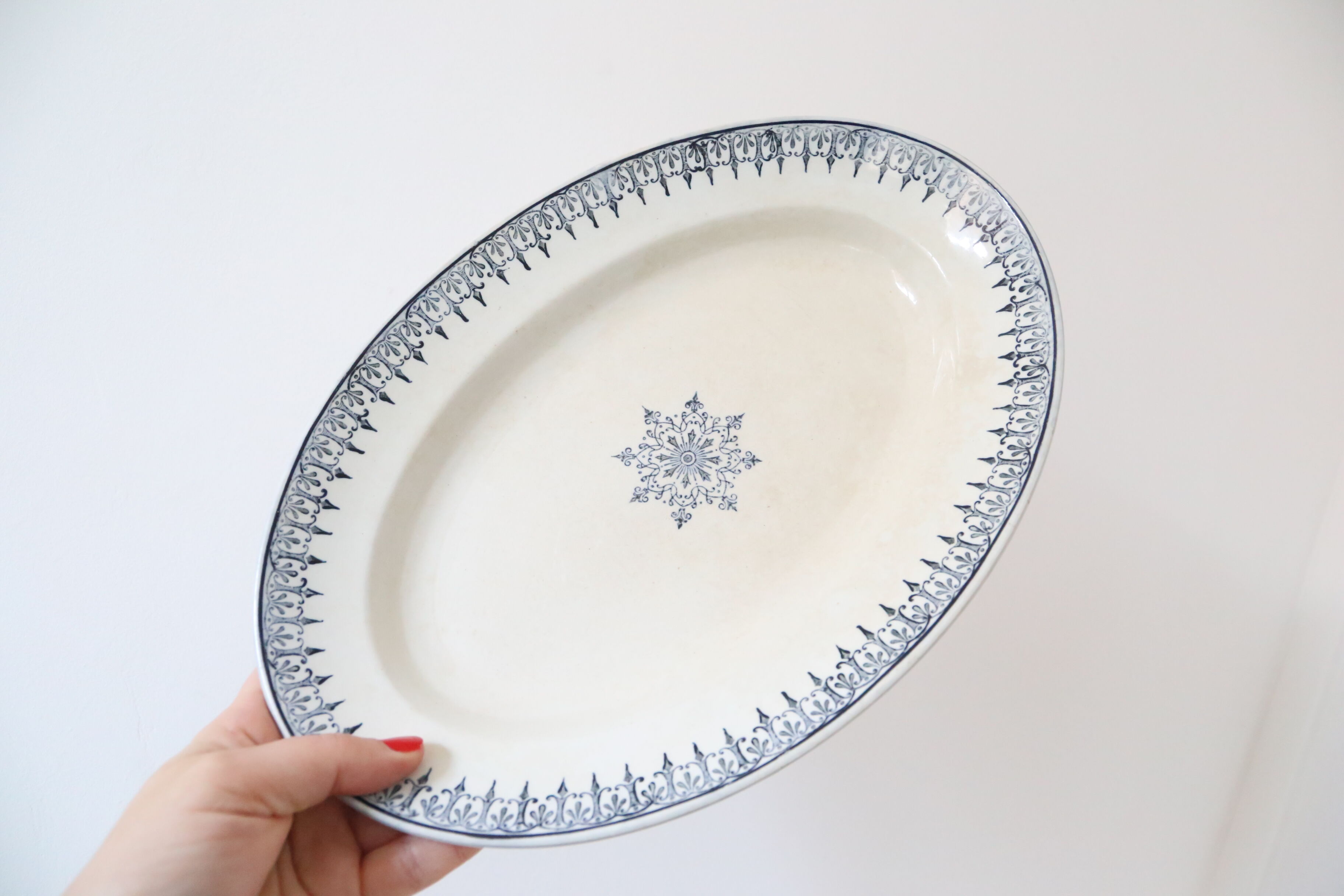 Oval dish, Saint Amand, iron earth