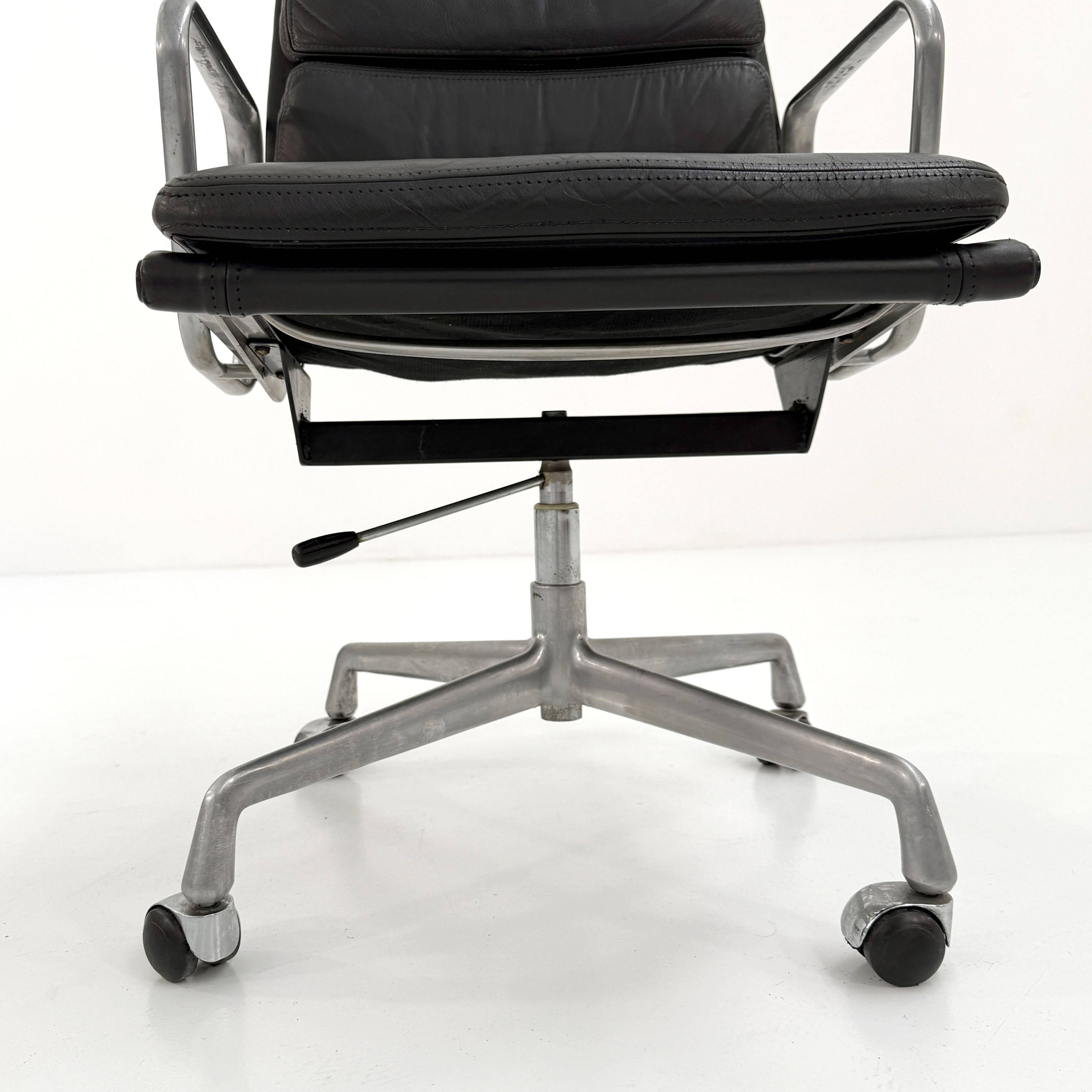 Fauteuil de bureau Soft Pad EA217 par C.& R. Eames pour Herman Miller, 1970