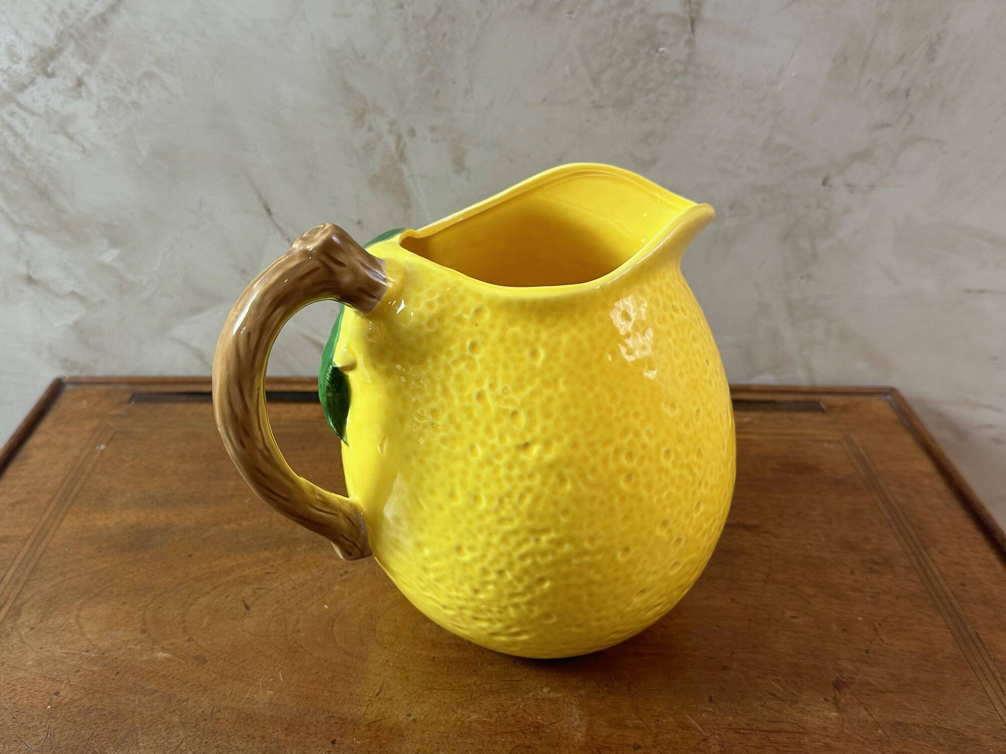 Lemon pitcher