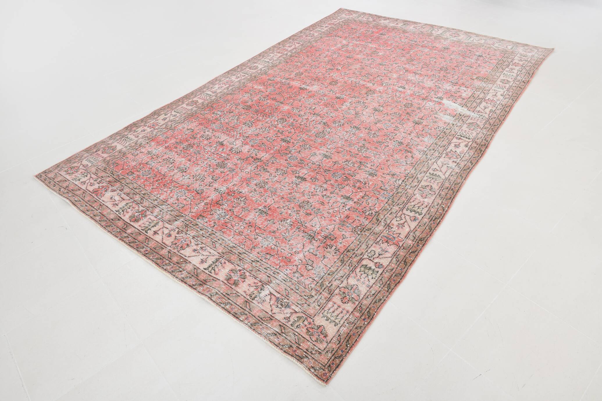 7x11 Pale Red Classic Vintage Rug, 204x335Cm