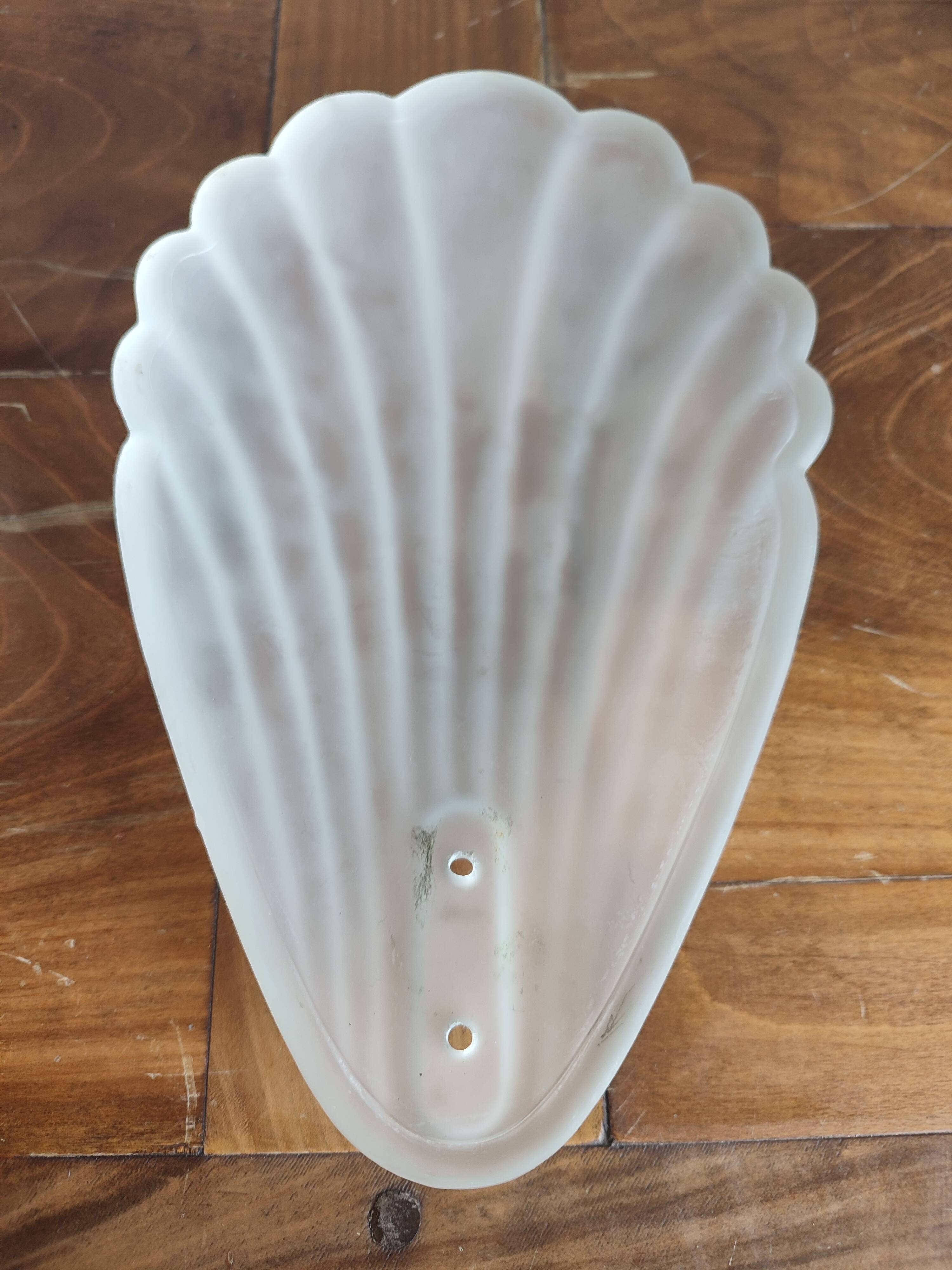 Vintage shell table lamp