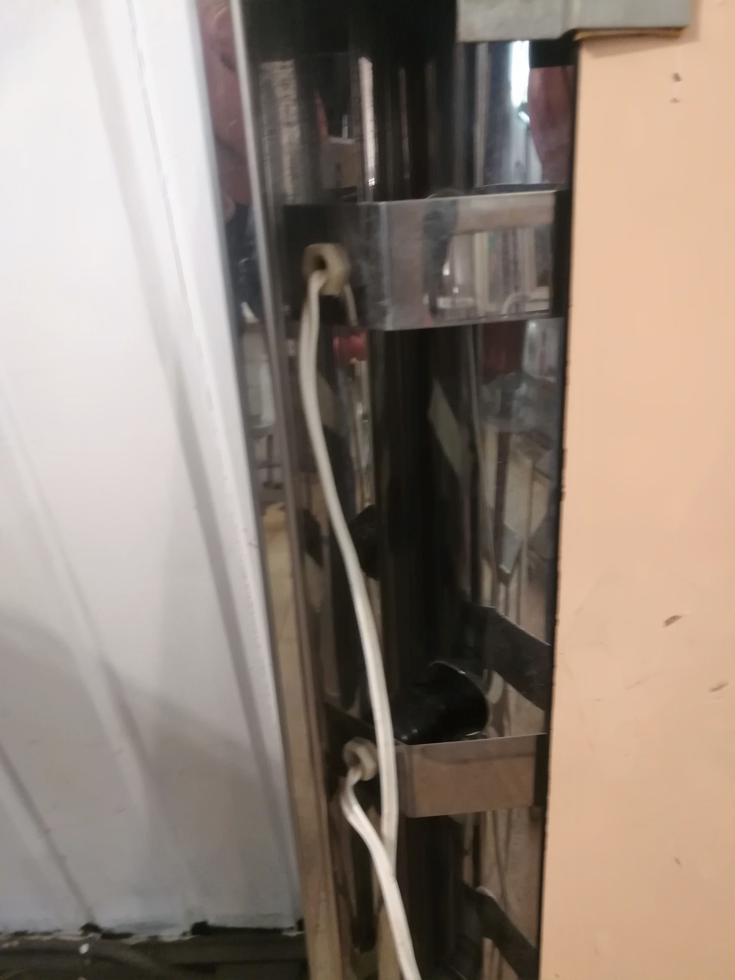 Bright artist's box mirror in chrome metal