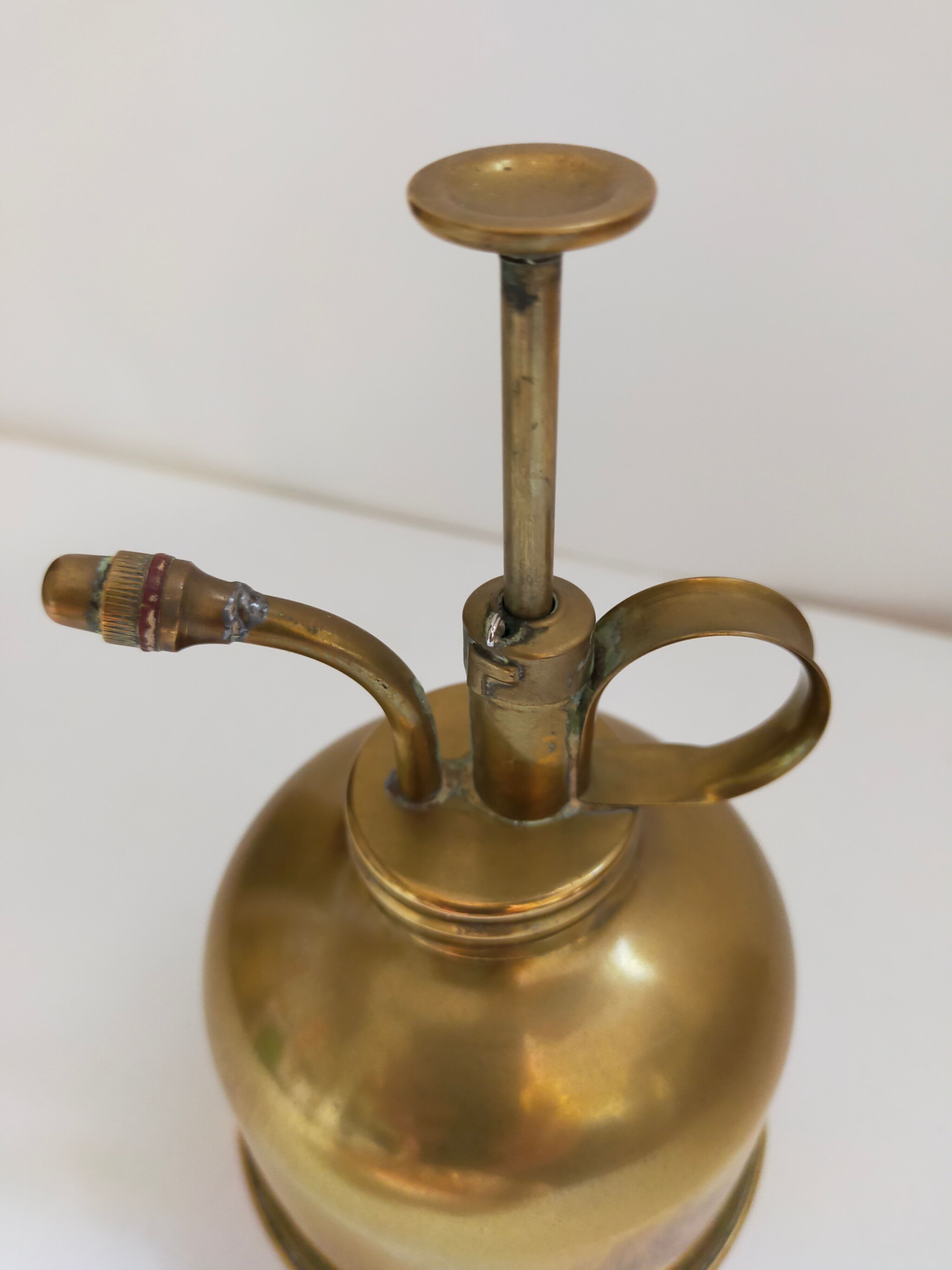 Golden copper spray vaporizer for plants