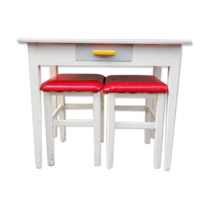 table avec ses deux tabourets