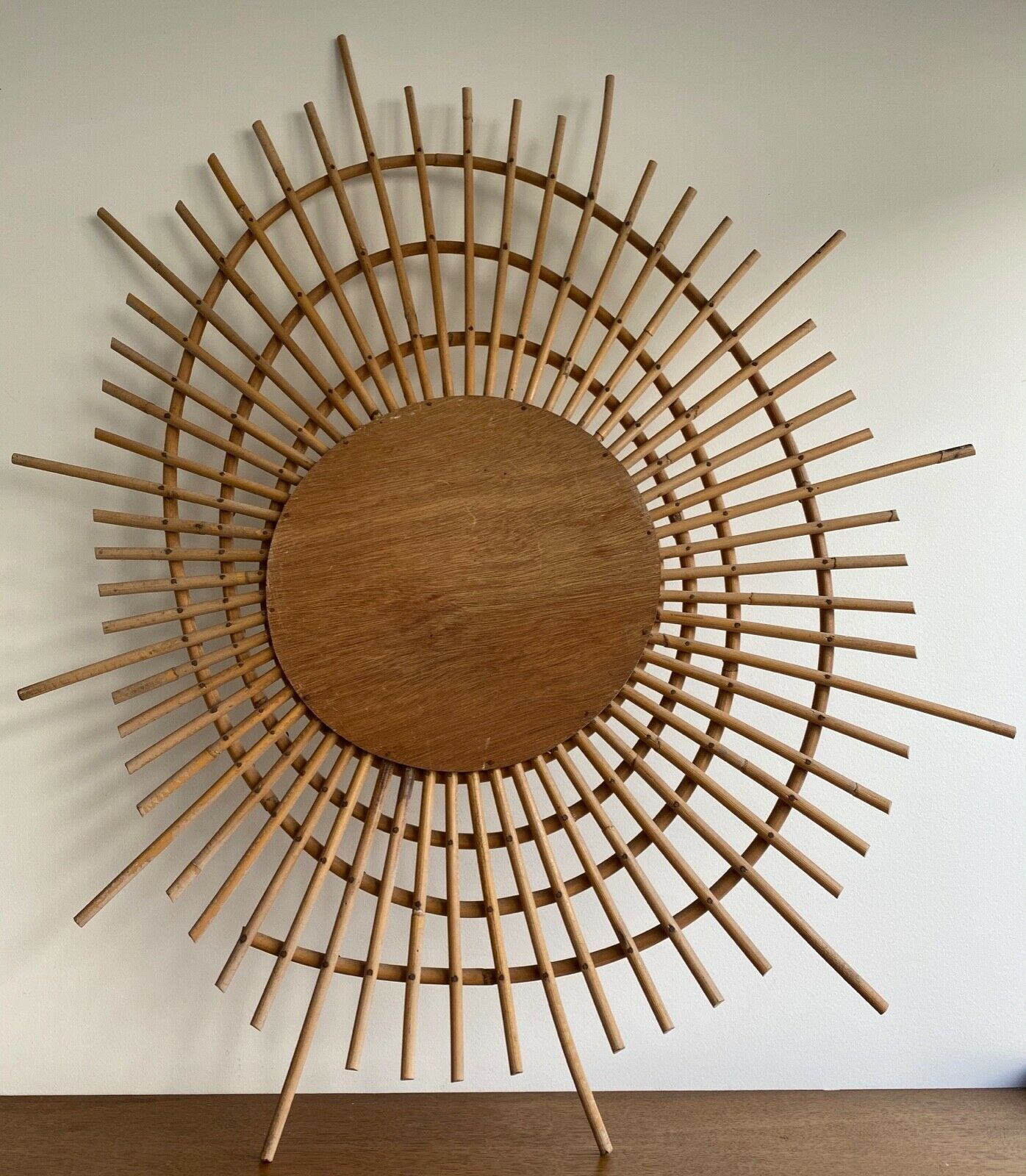 Miroir soleil en rotin 1970 design francais 65x84cm