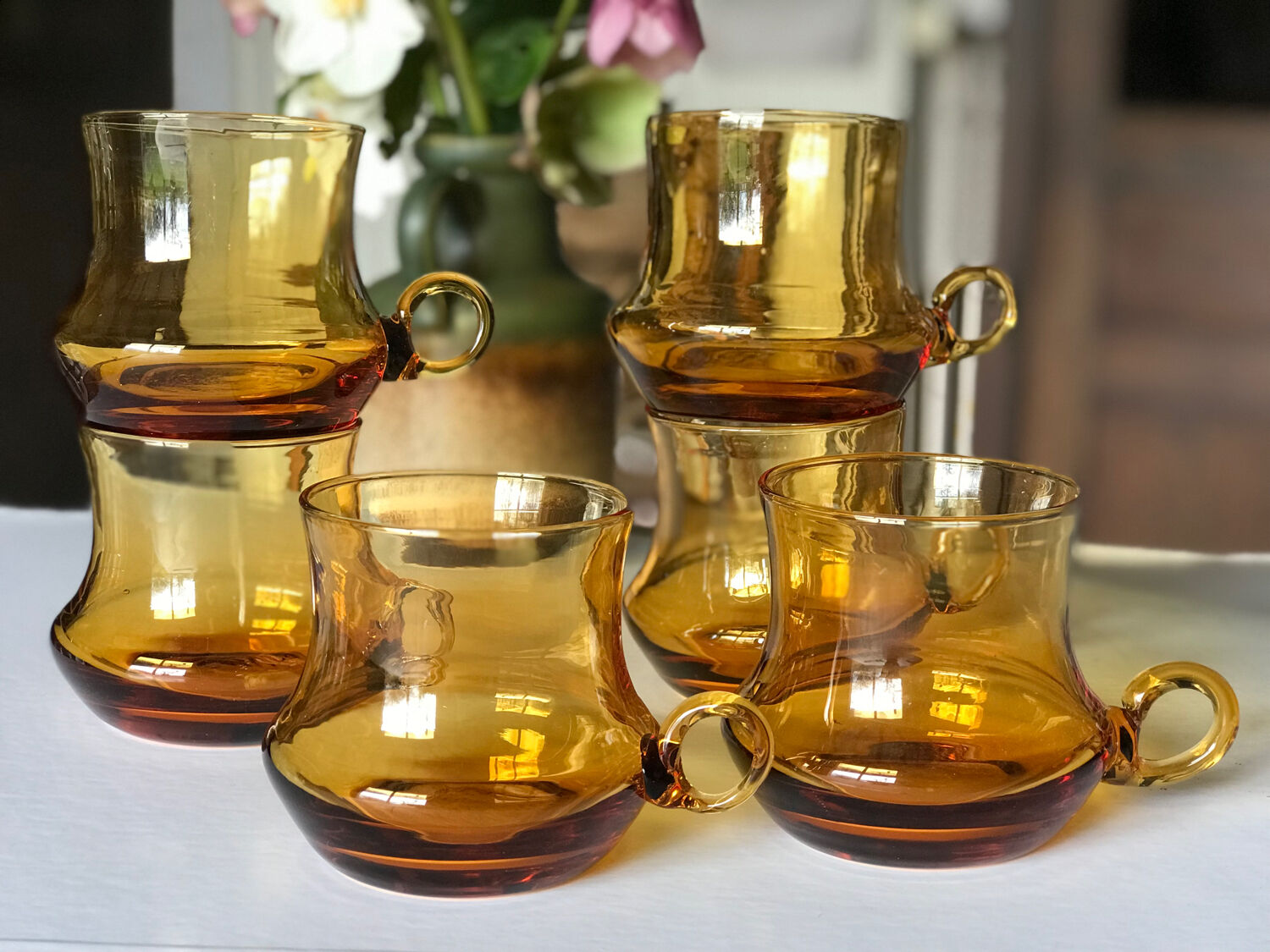 6 mugs in amber glass 1970s