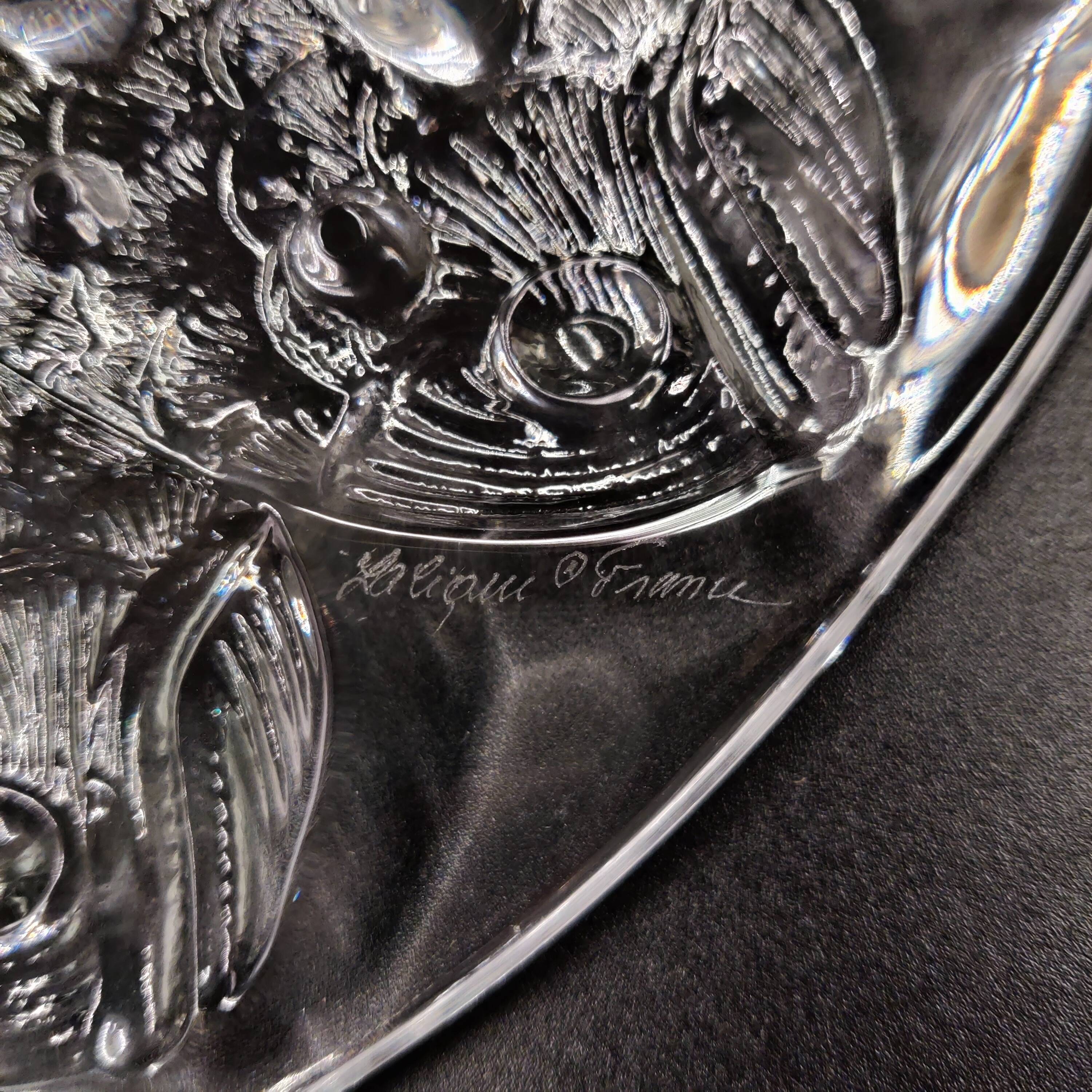 Large Art Deco glass bowl by René Lalique with fishes and bubbles, France 1930s