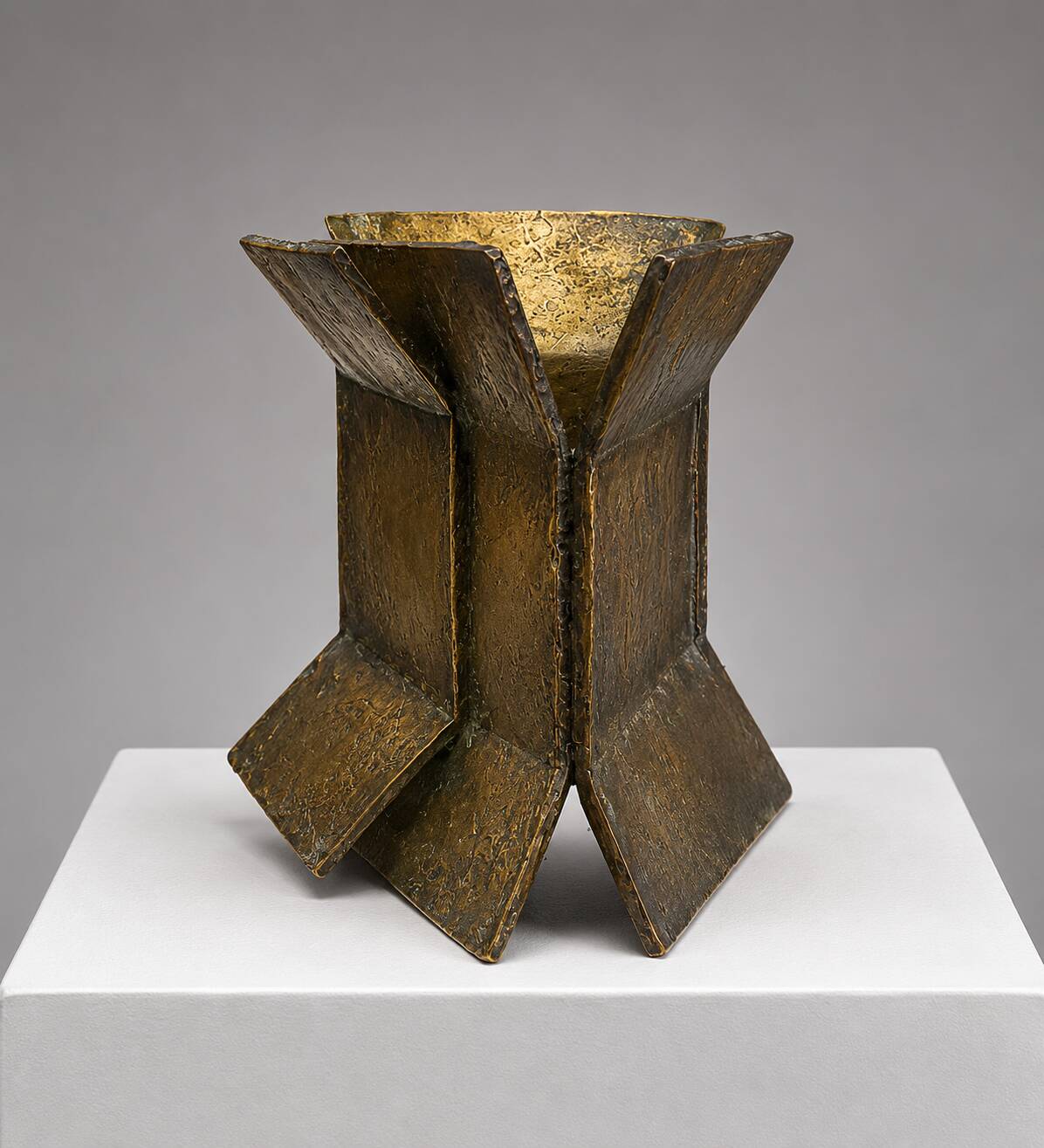 Modernist abstract bronze sculpture signed by María Simón Padrós.