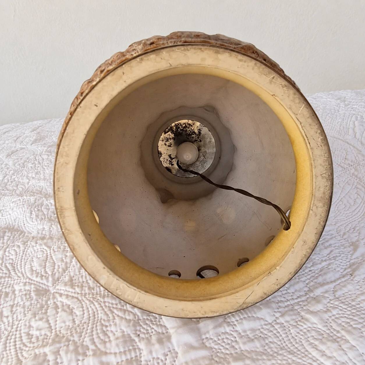 Large caramel and cream glazed ceramic lamp – Relief decoration and double lighting