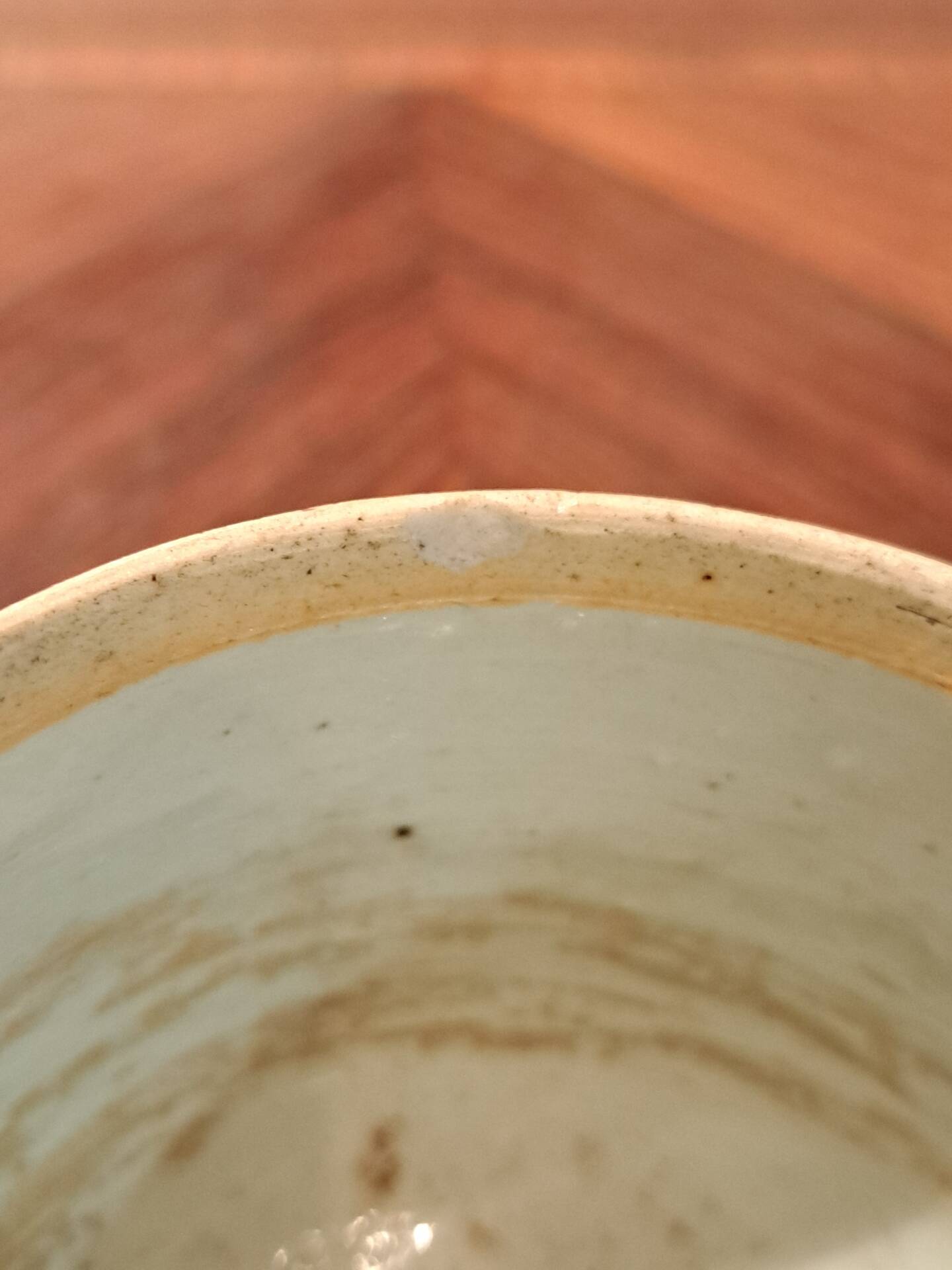 18th-century Chinese pot Qianlong in porcelain