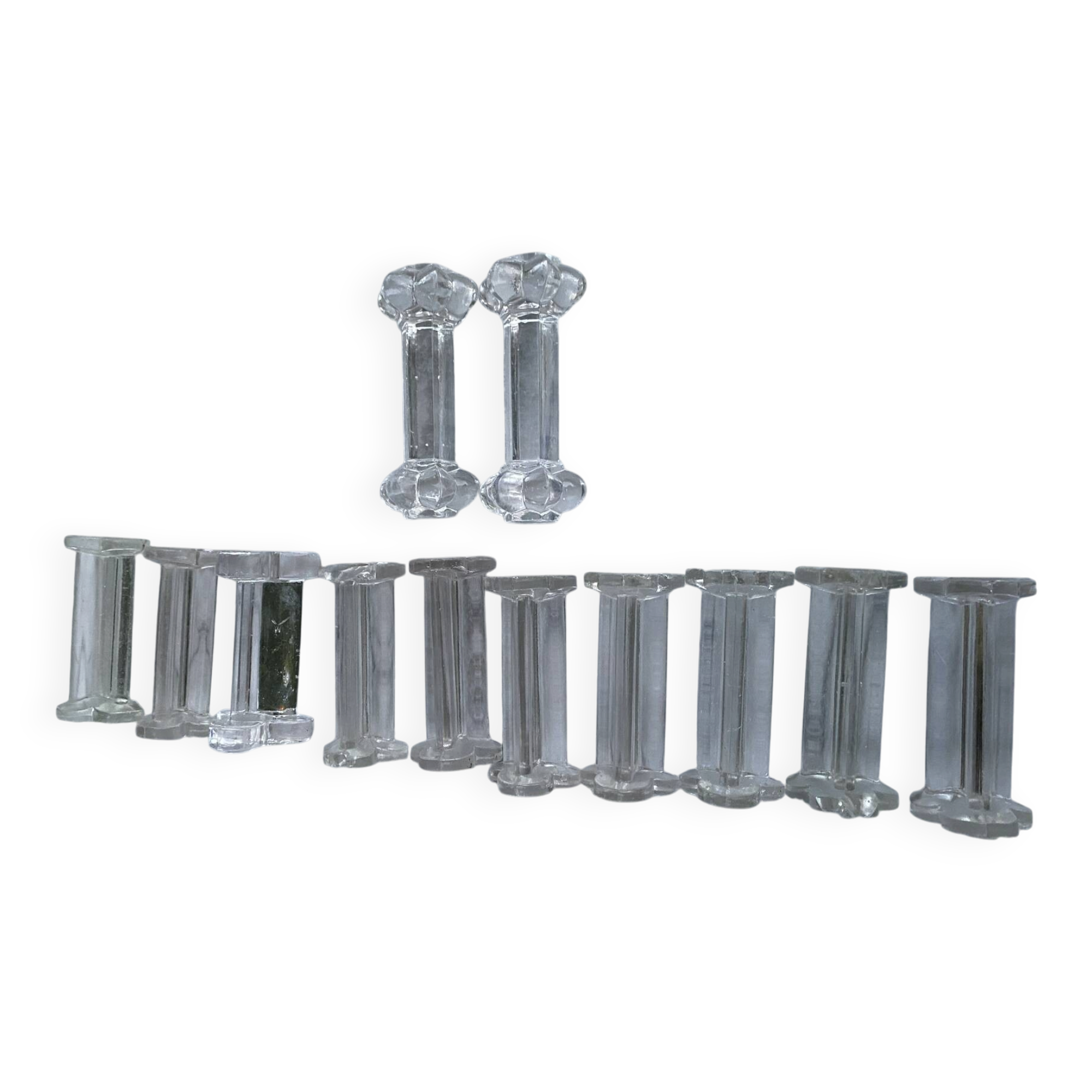 Set of 12 vintage glass knife rests in clear moulded glass.