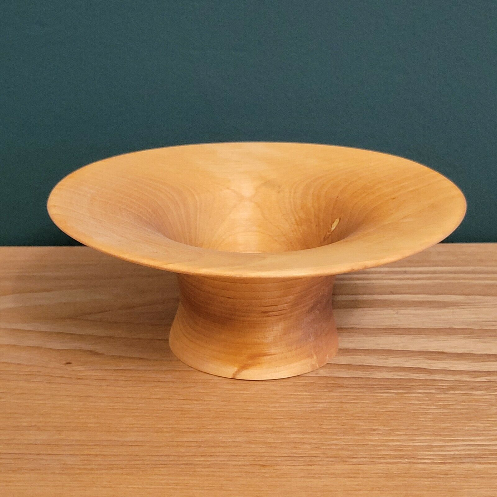 2 flared bowls in square and round wood