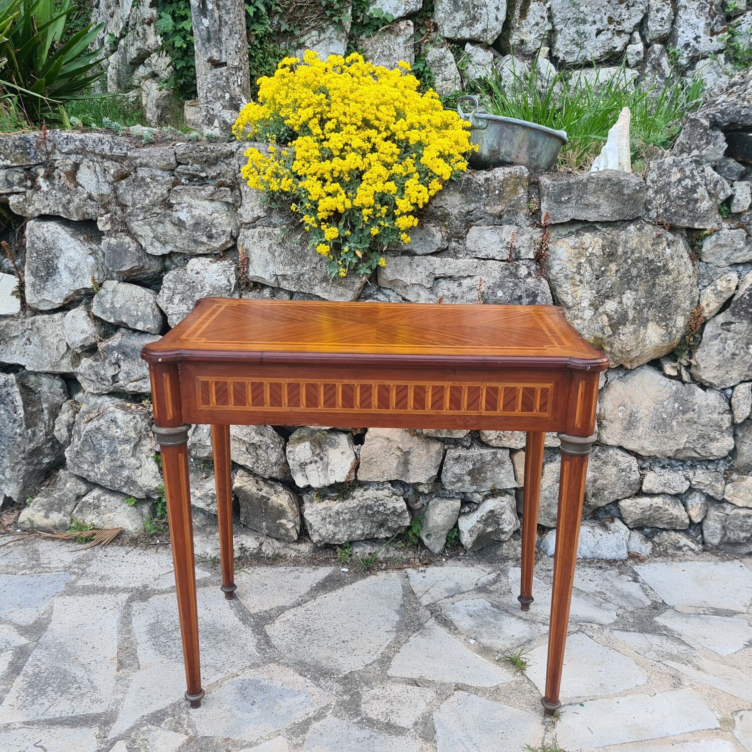Small desk table in marquetry