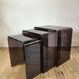 Ensemble de 3 tables basses gigognes en plexi fumé / violet années 70