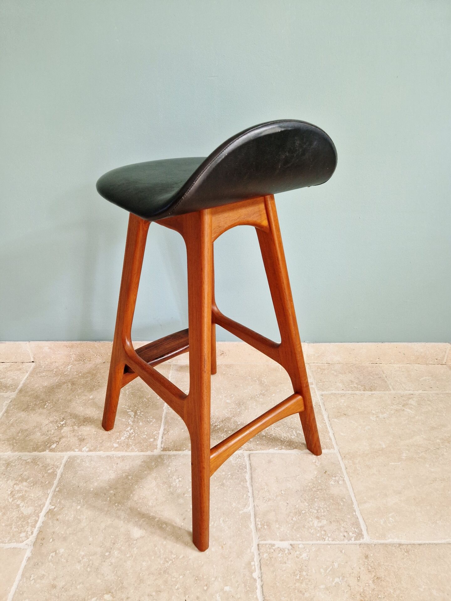 Scandinavian stool in solid teak, design by Erik Buch, Denmark, 1960.