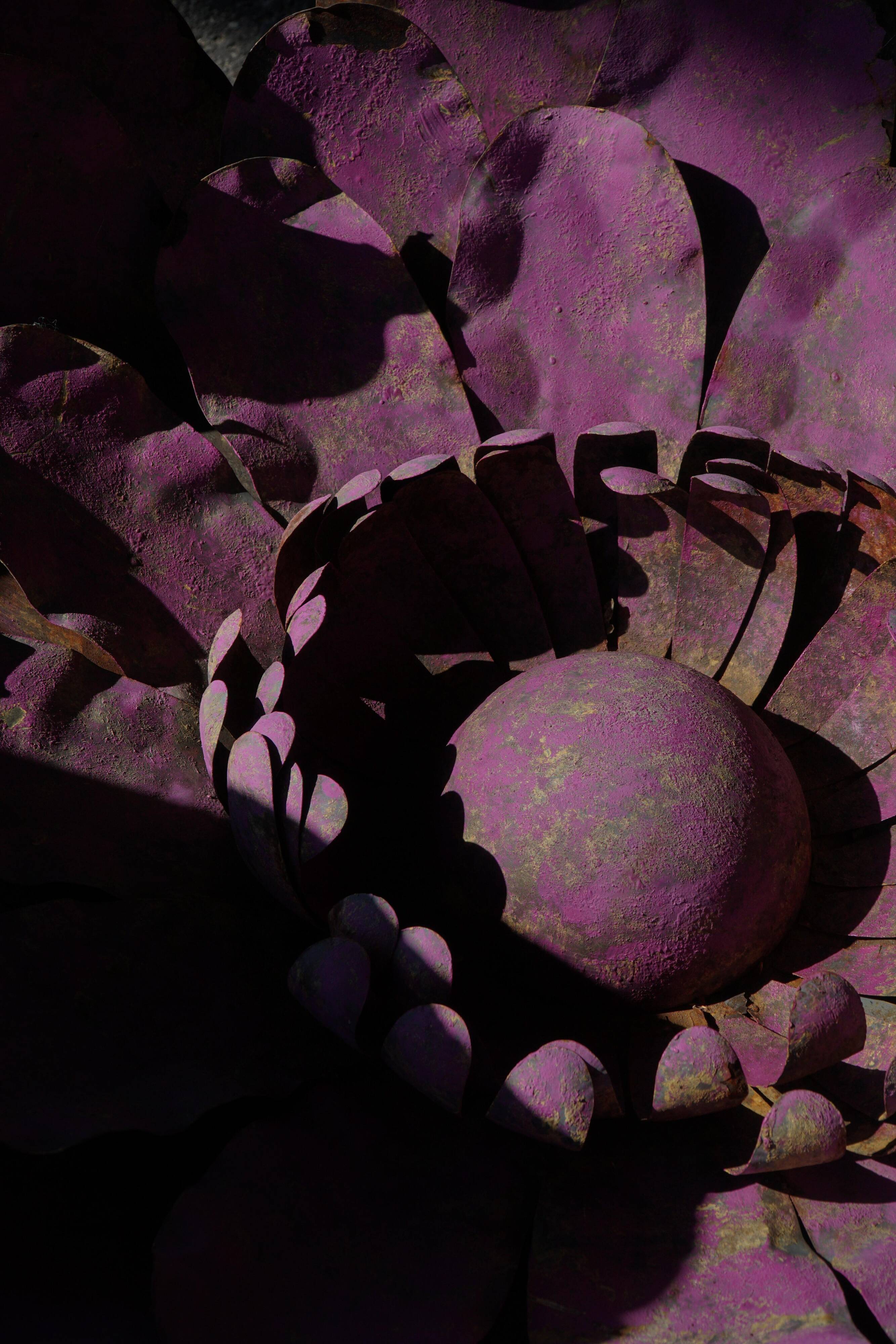 Large sculptural wall decoration of flowers in metal, Belgium, mid-20th century, 1960s.