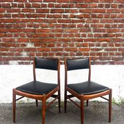 Set of 2 vintage Scandinavian chairs in wood and black faux leather.