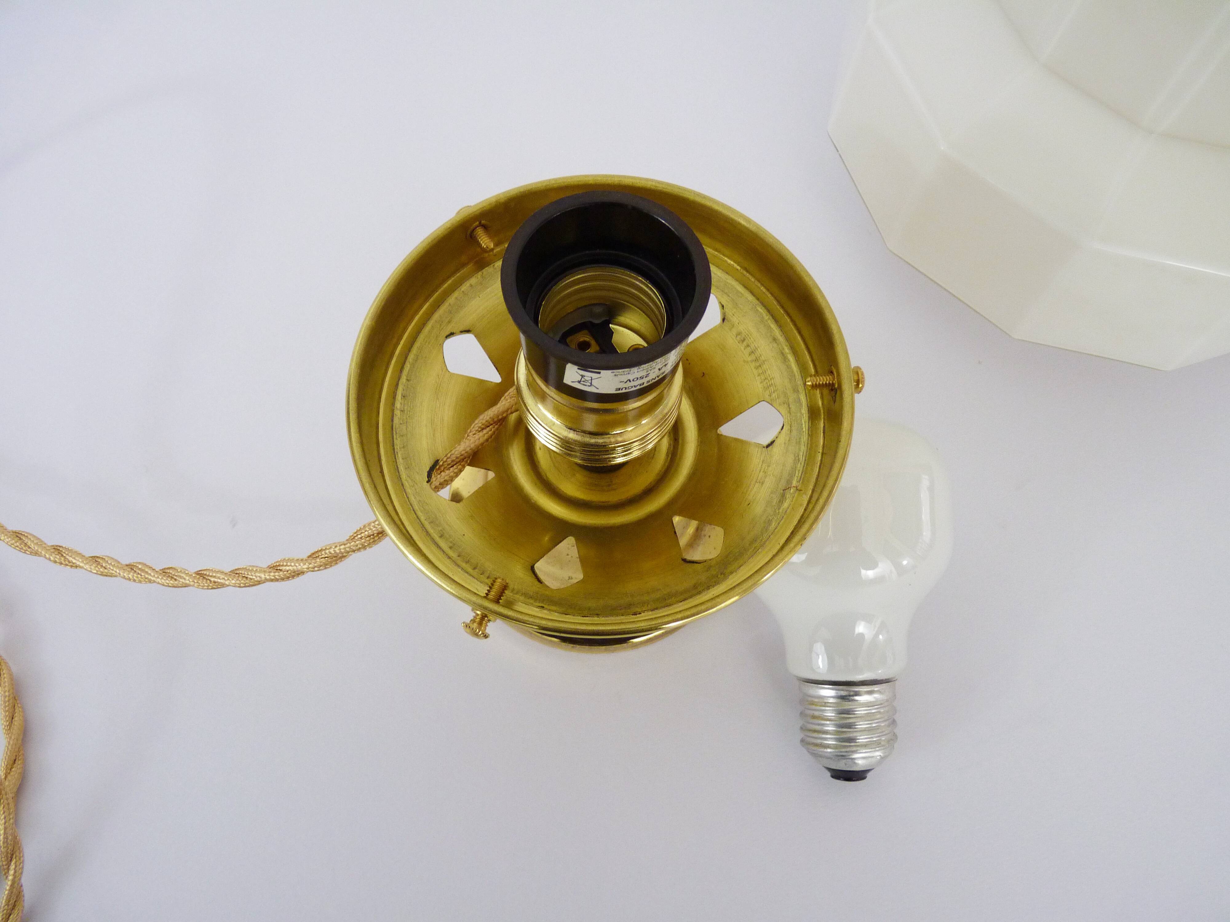 Skyscraper lamp in opaline and brass foot. Globe Art Deco