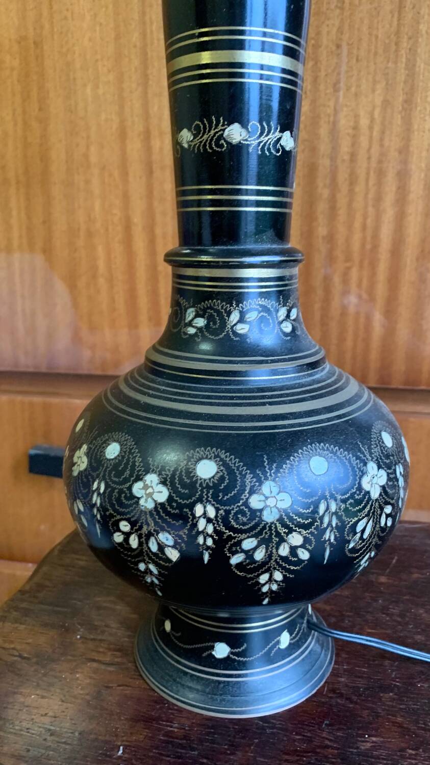 Lamp base