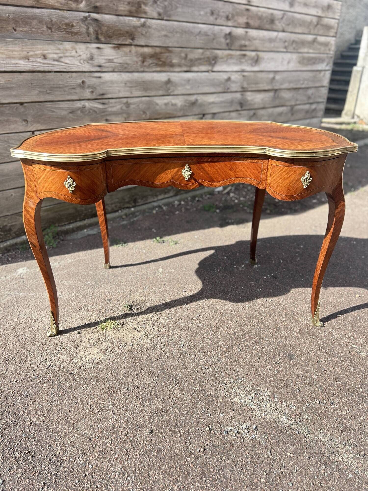Curved flat desk in Louis XV style