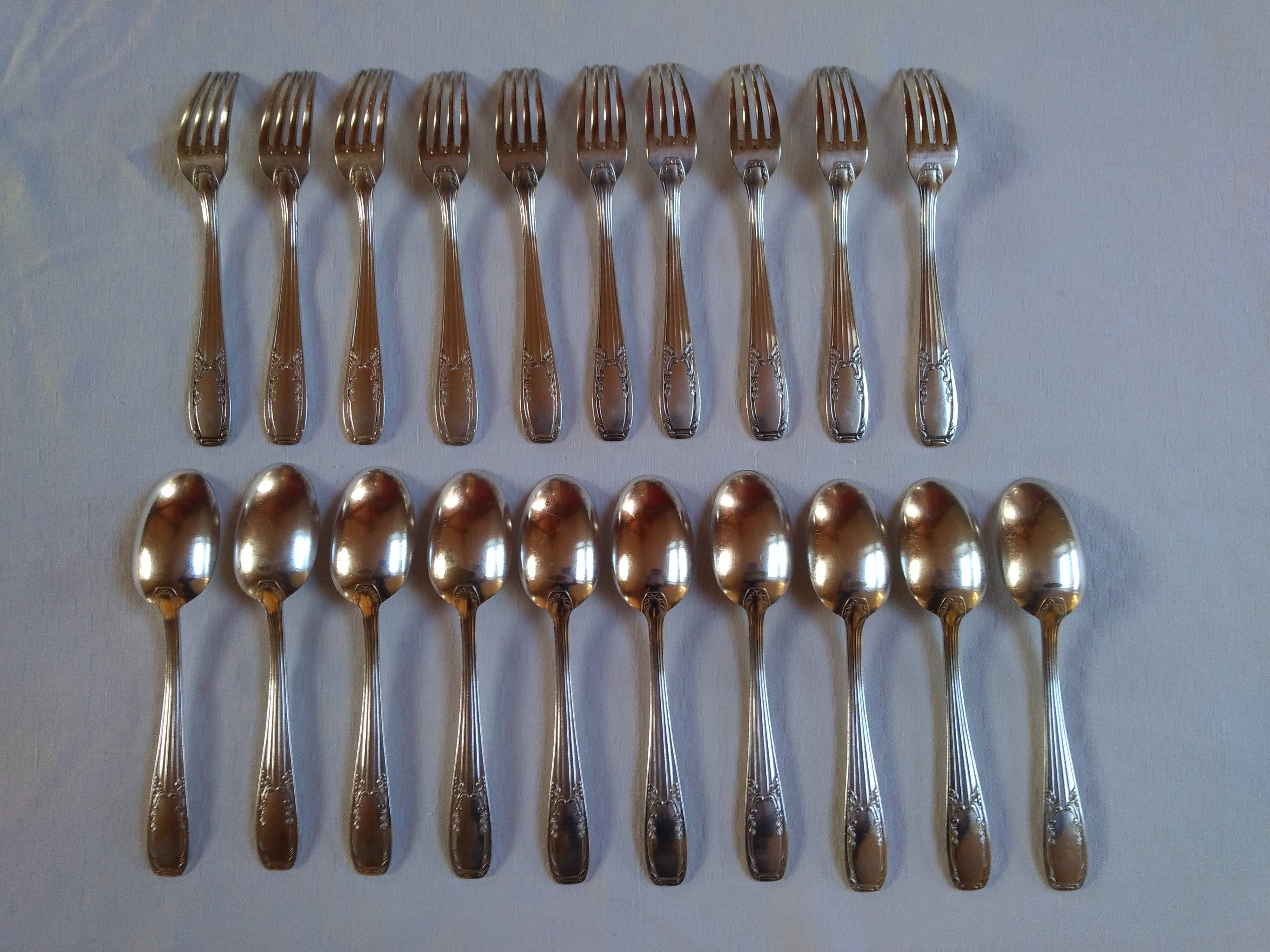 21-piece cutlery set