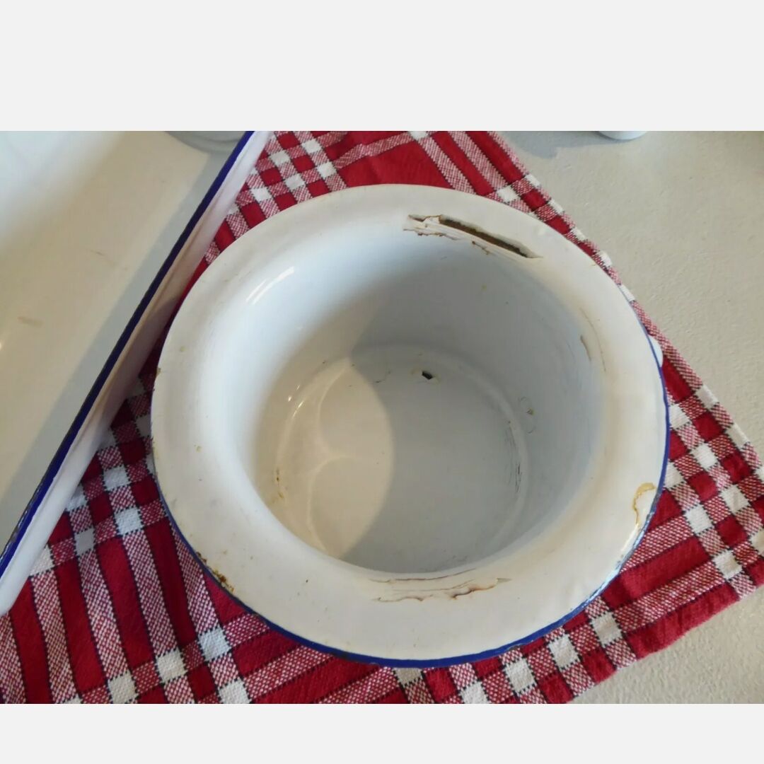 Ladle door kitchen utensil pot in enamelled sheet metal