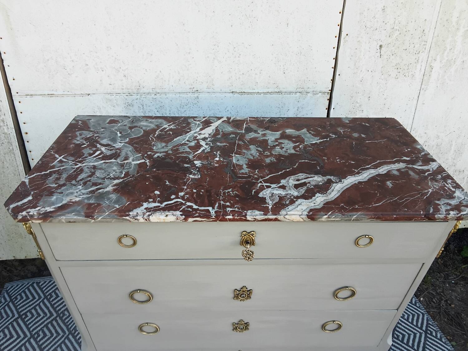 Transitional style chest of drawers