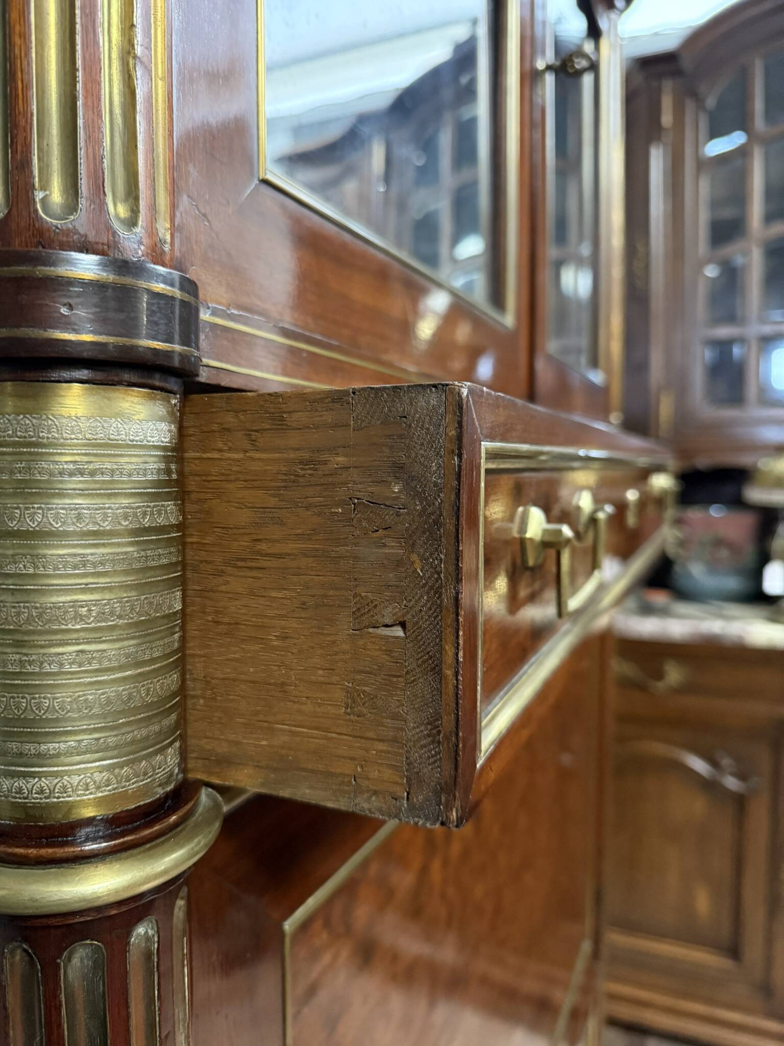 Secrétaire à guillotine Parisien d'époque Louis XVI en acajou de Cuba