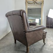 Paire de club fauteuils en cuir