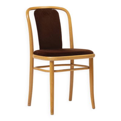 Chaise en bois courbé et velours marron par TON