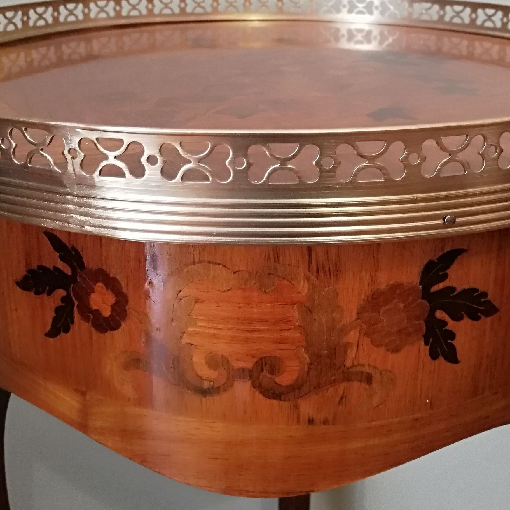 Pedestal table or harness in rosewood marquetry Louis XV style