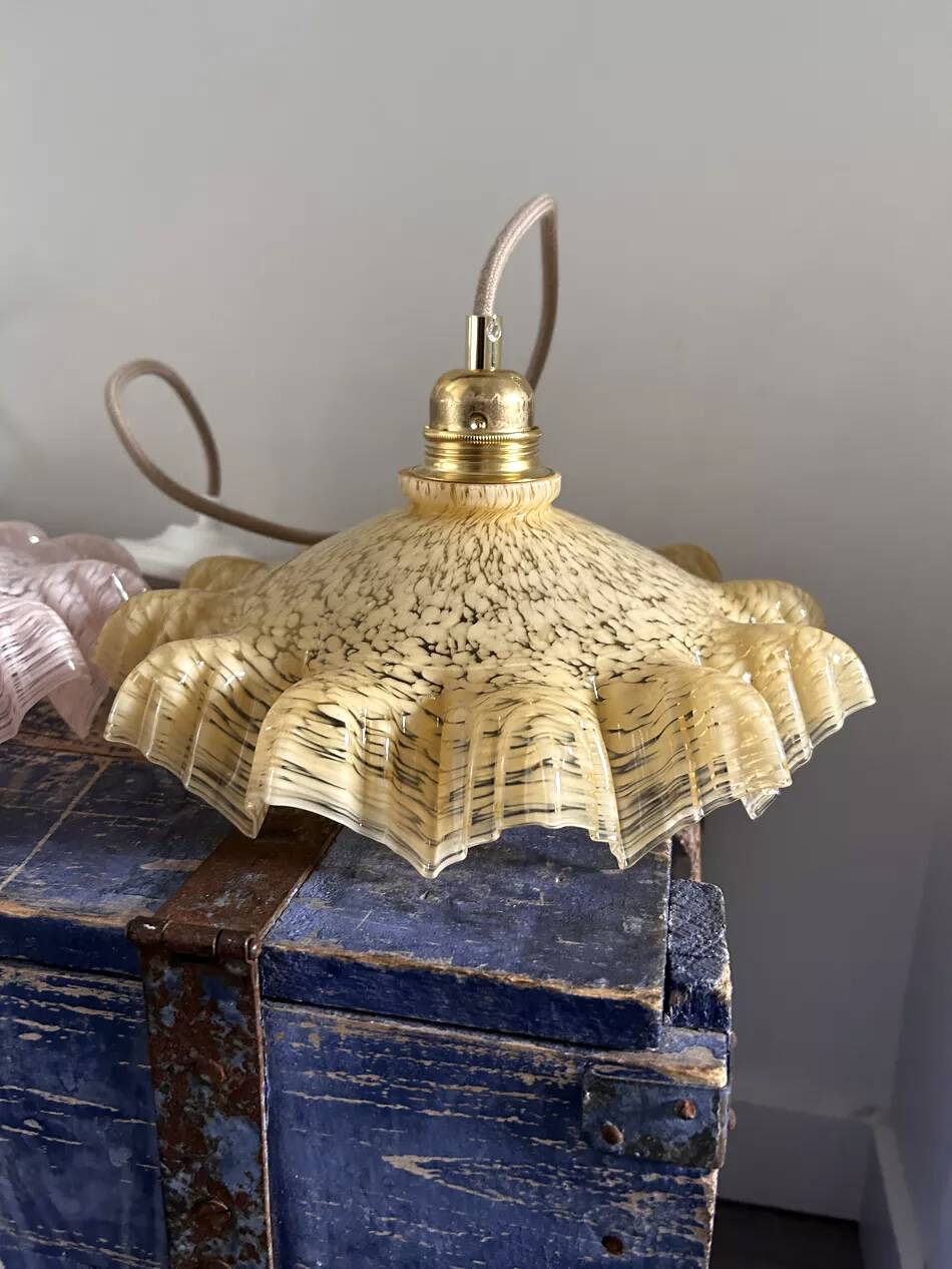 Lot de trois suspensions vintage en verre pastel
