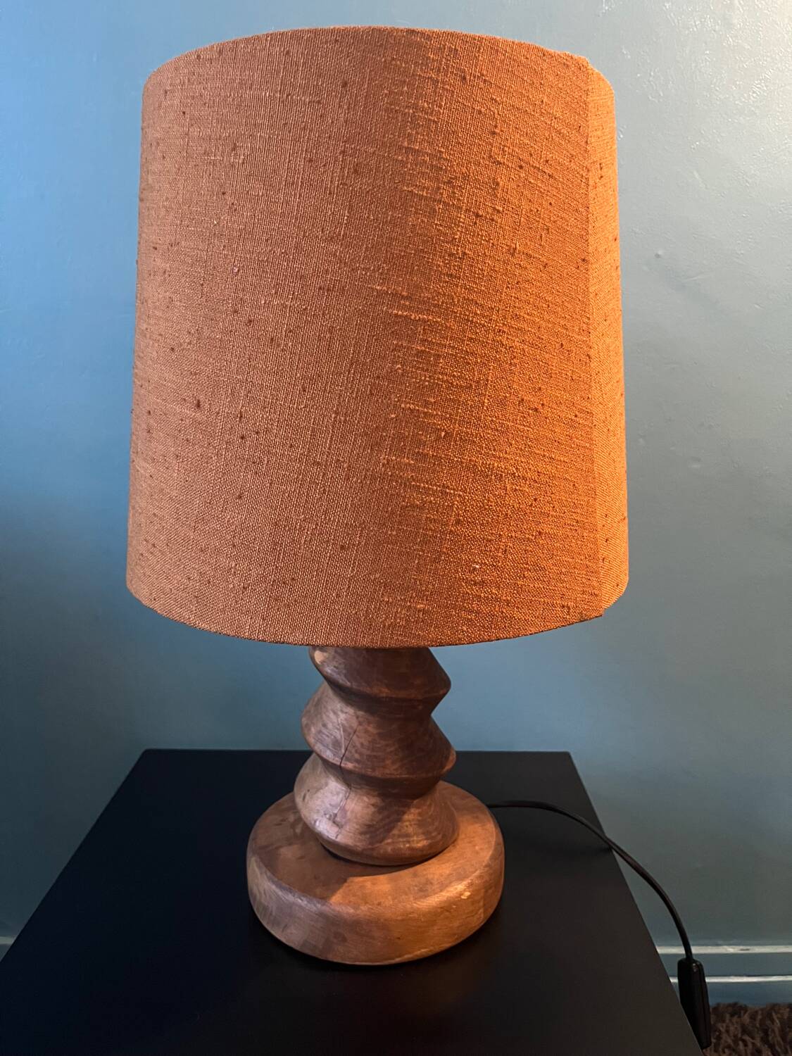 Table lamp in turned solid wood