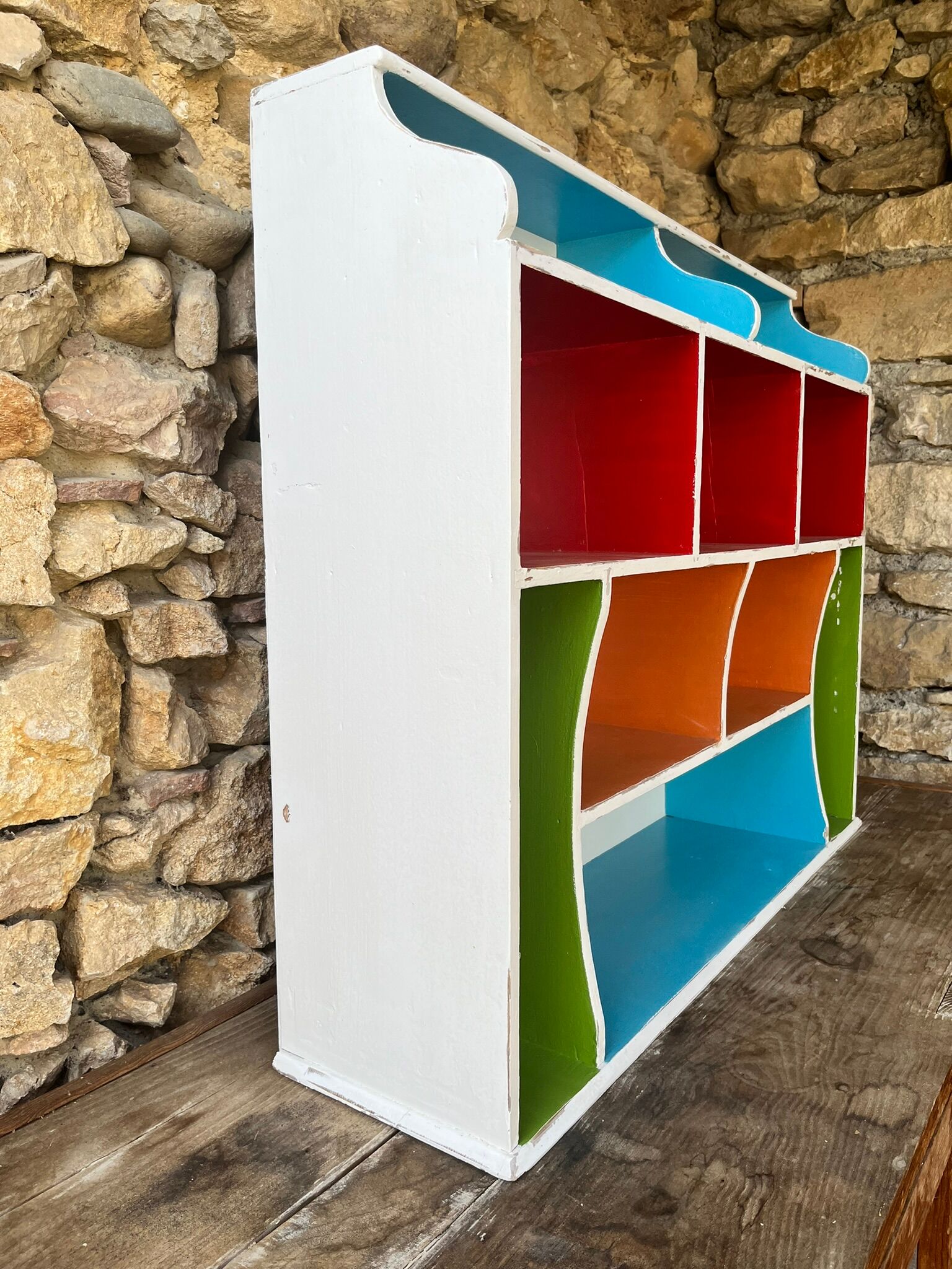 Wall-mounted or free-standing wooden locker shelf