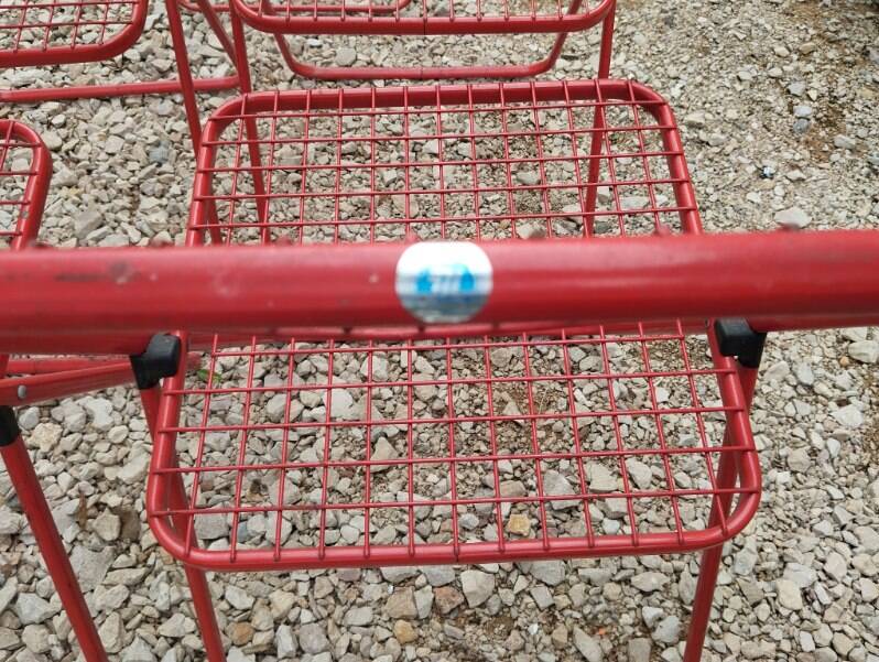 Set of 5 vintage red metal mesh folding chairs, Ted Net style.