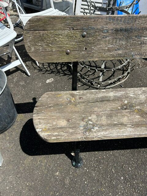 Antique garden bench in cast iron and wood from the 1940s