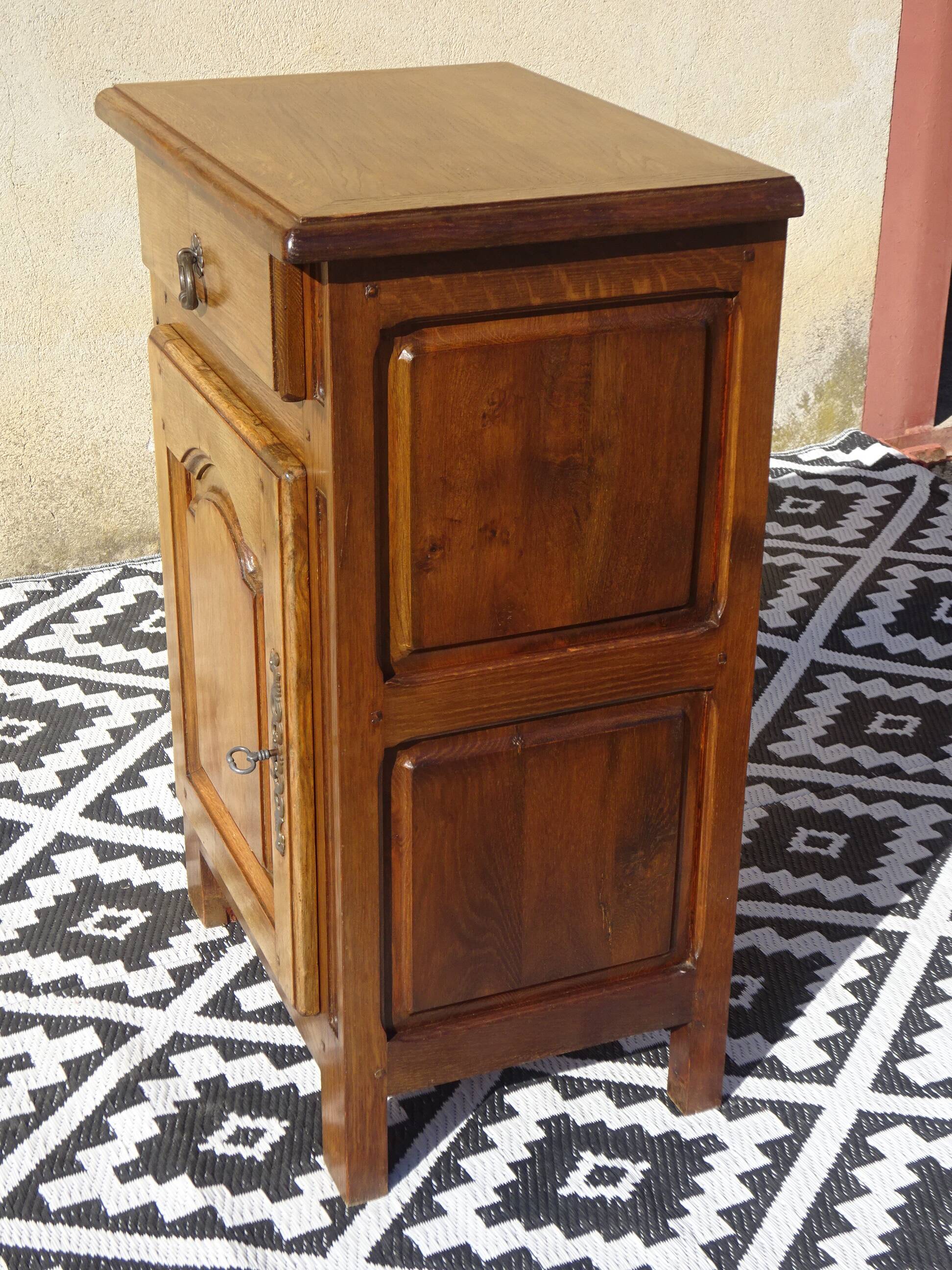 Rustic wooden confiturer