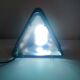 Lampe triangulaire bleue Ottika par Daniels