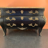 Commode tombeau patine noire style Louis XV