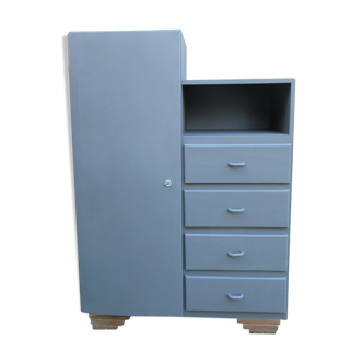 Armoire parisienne asymétrique