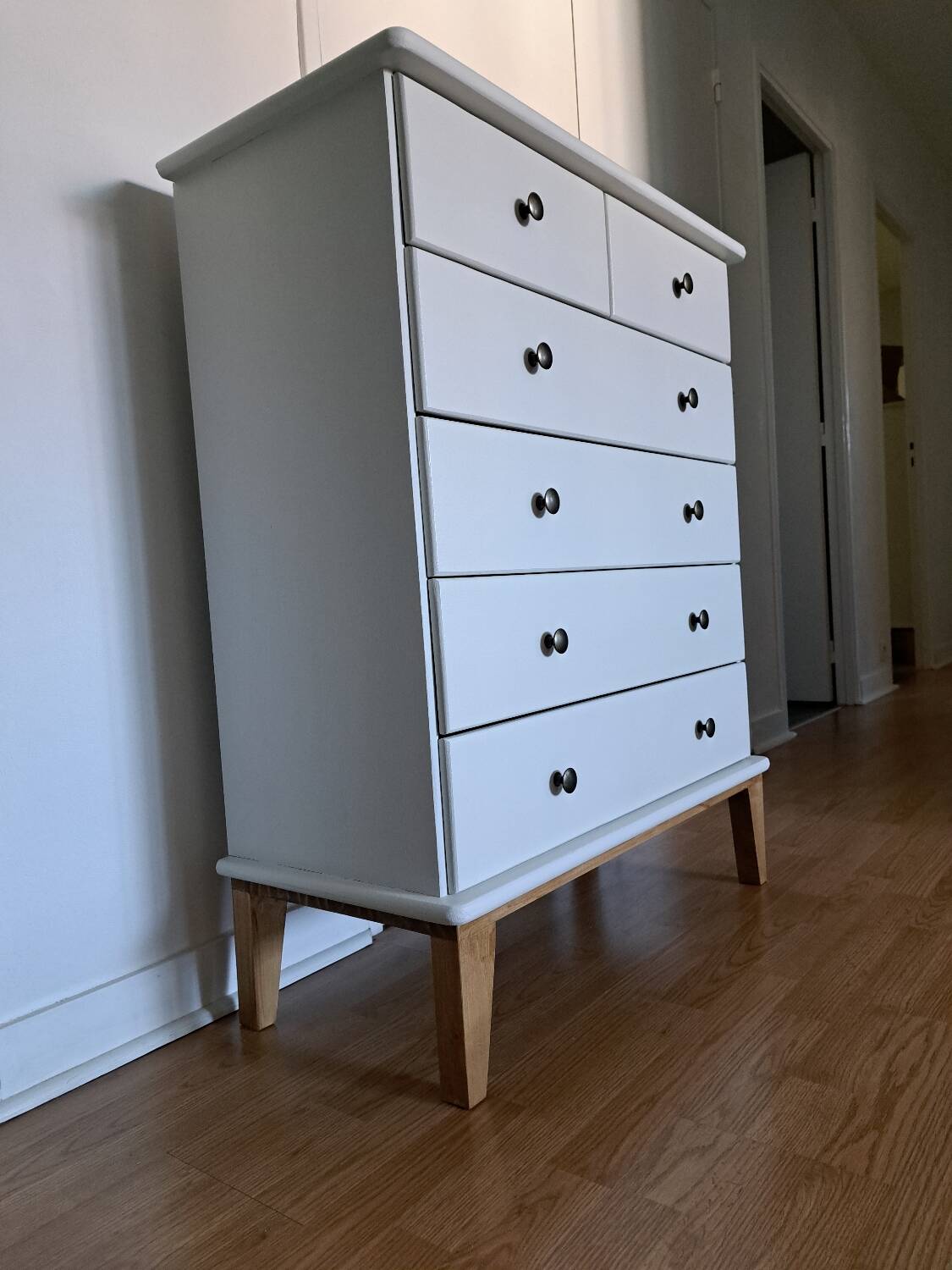 Rød Sødgren white chest of drawers 3