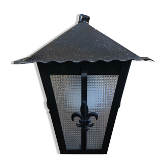 Ancienne suspension lanterne métal noir fleur de lys + verre moulé vintage