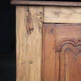 Magnifique meuble d'angle du 18eme siècle. Chêne massif et merisier.