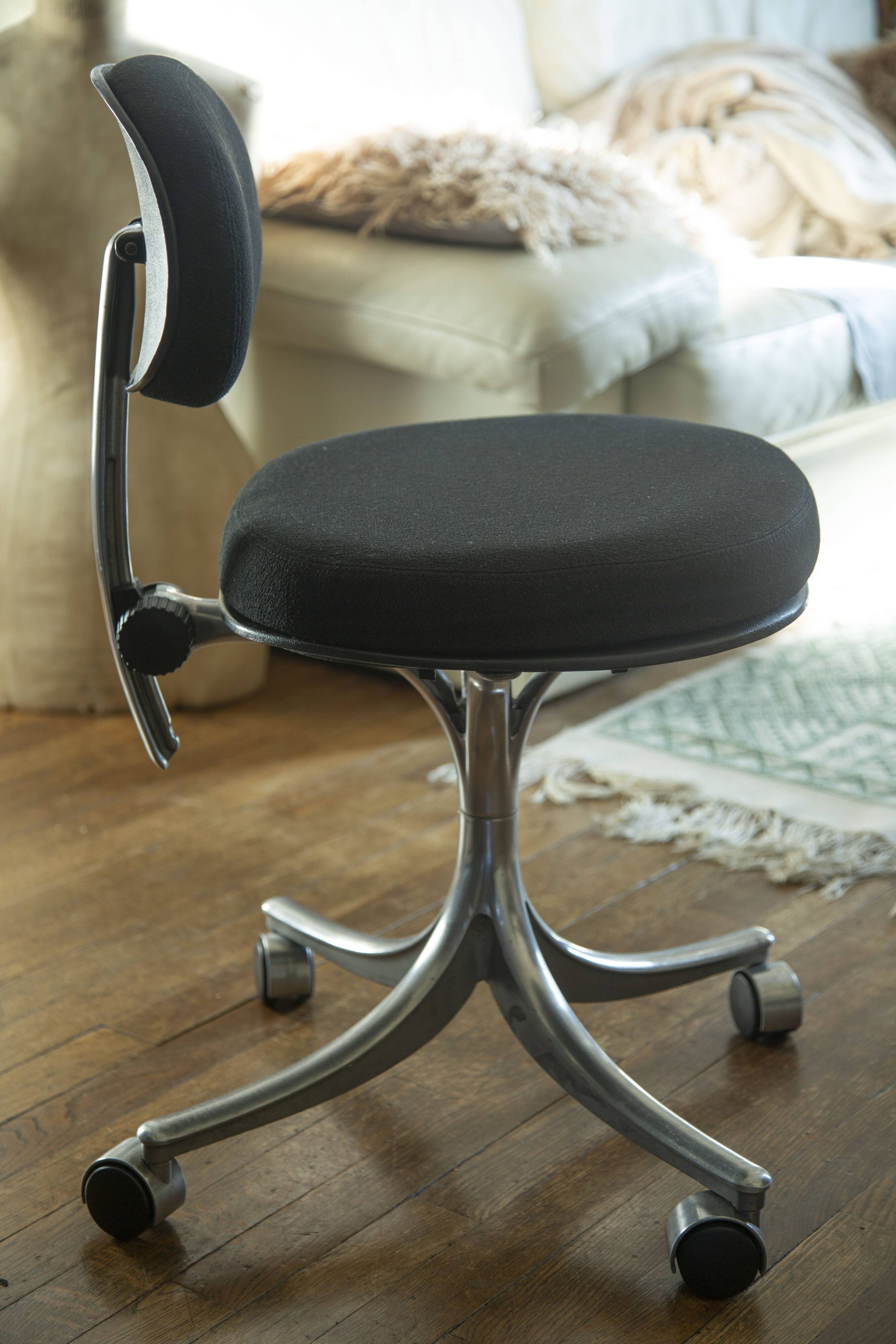 KEVI office chair, design by Jørgen Rasmussen, Knoll edition,
