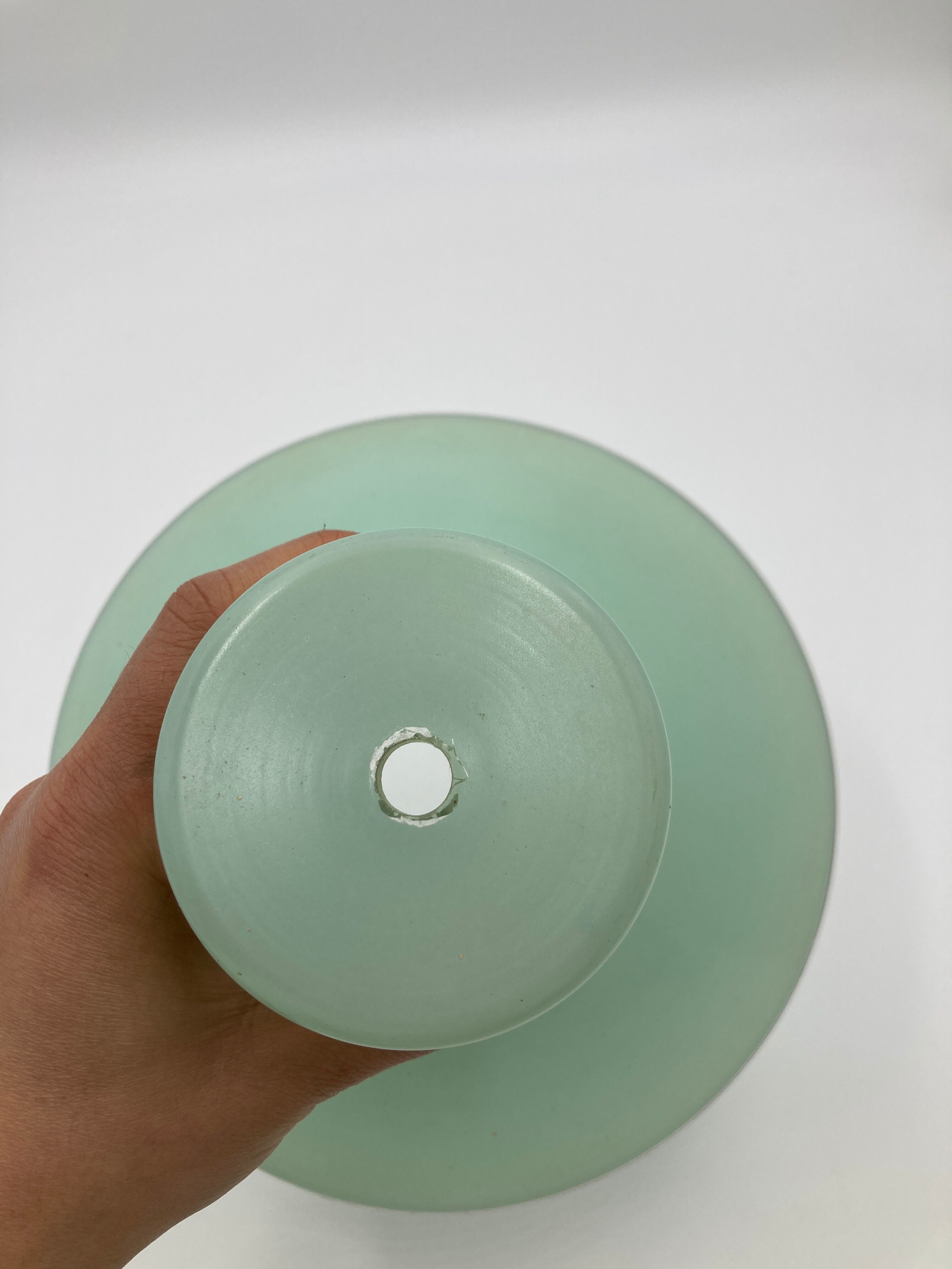 Green and gold saucer suspension