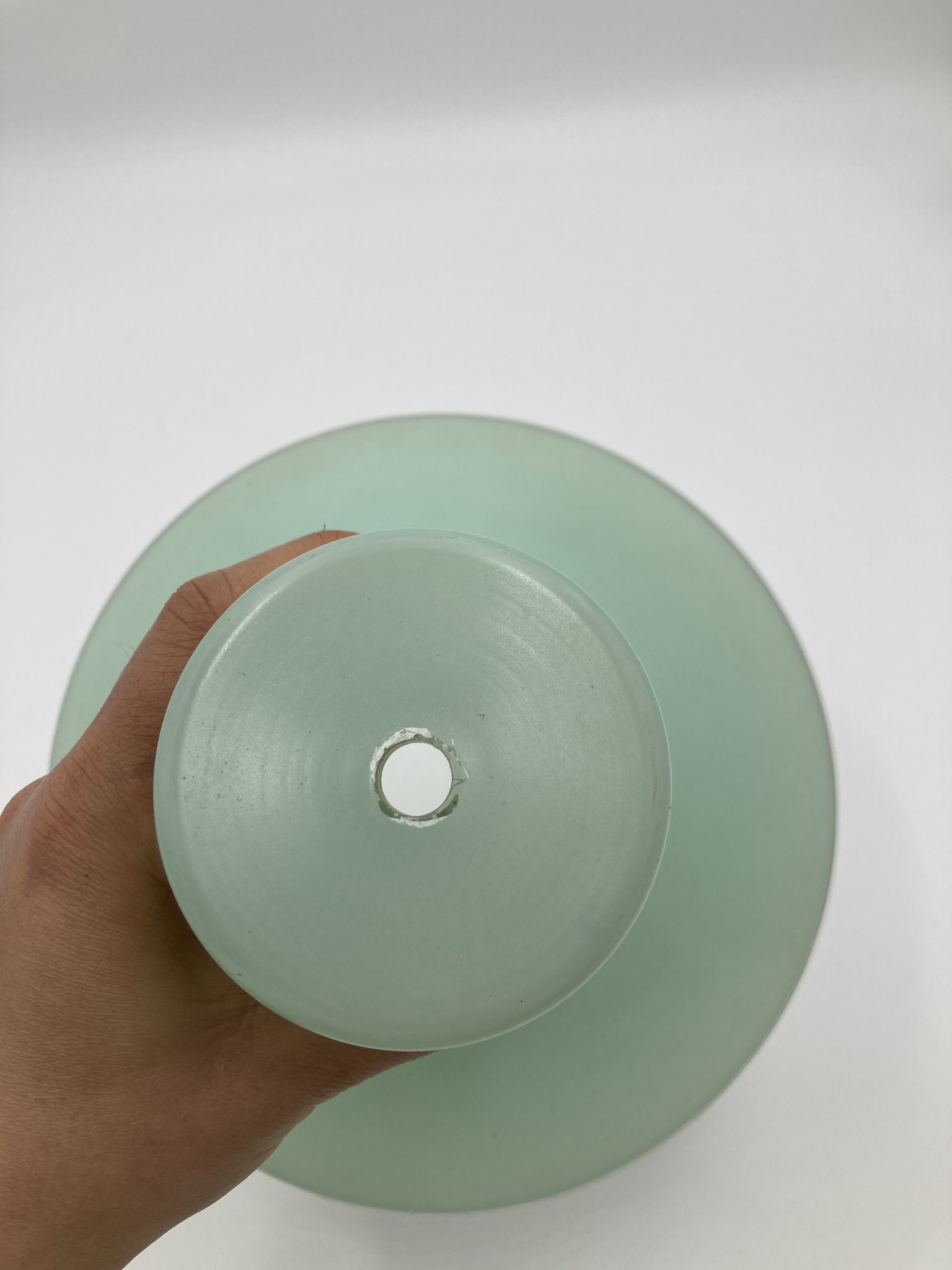 Green and gold saucer suspension