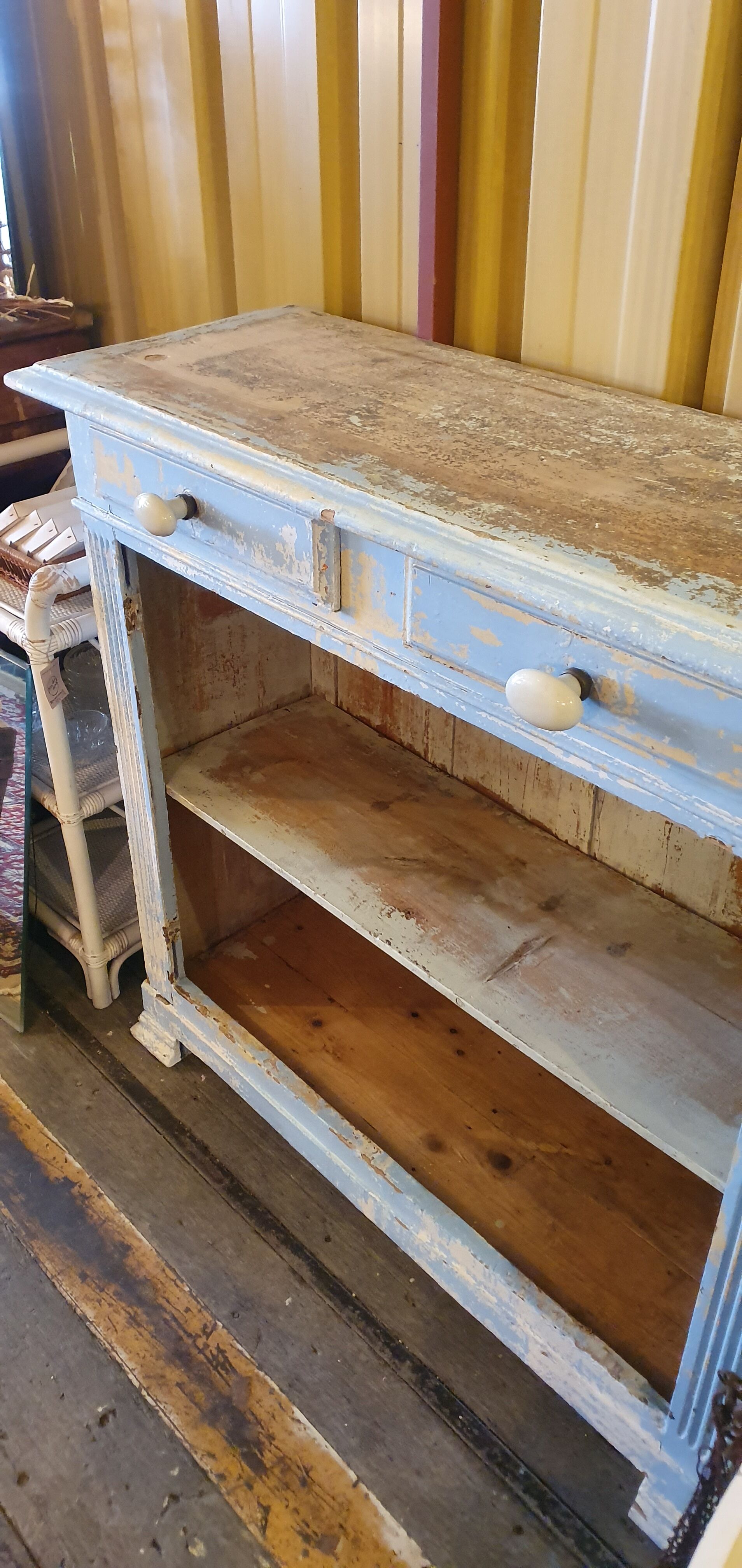 Buffet without pretty door patina
