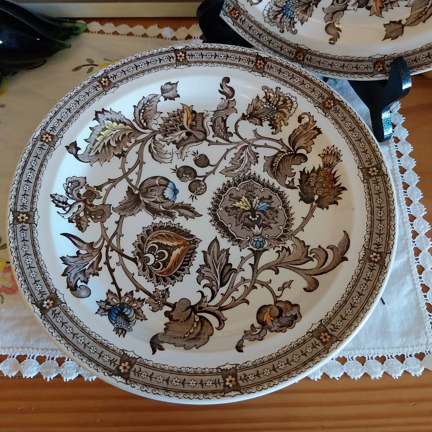 Ridgway Jacobean pattern English dinner plates