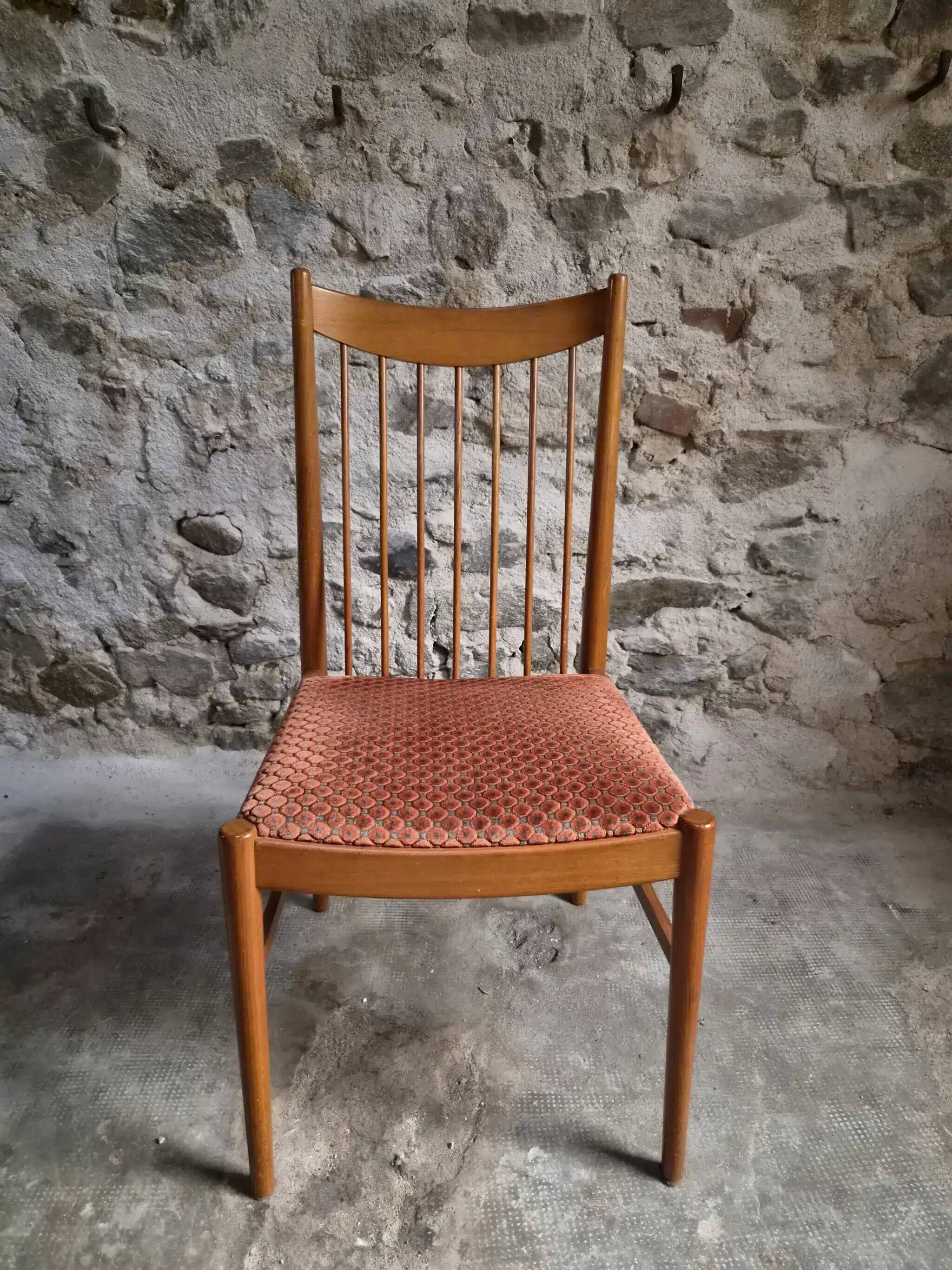 Set of 6 Danish teak dining chairs model 422, attributed to Arne Vodder for Sibast, 1960s.